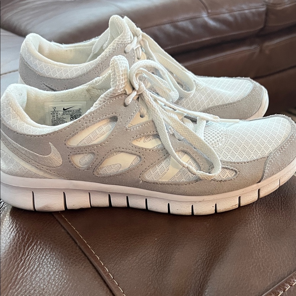 Nike Women's Flyknit Light Gray Sneakers